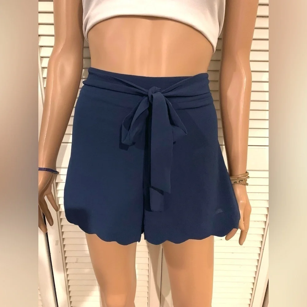 Sweet wanderer Navy Blue dress shorts with belt Women’s Large